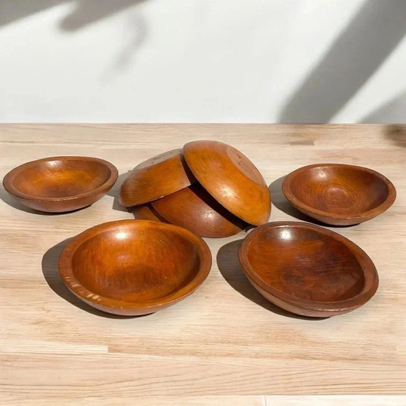 munising Other - VINTAGE MUNISING Set of 8 Carved Maple Wood Bowls